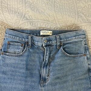 Abercrombie - Ultra High Rise Ankle Straight Jeans